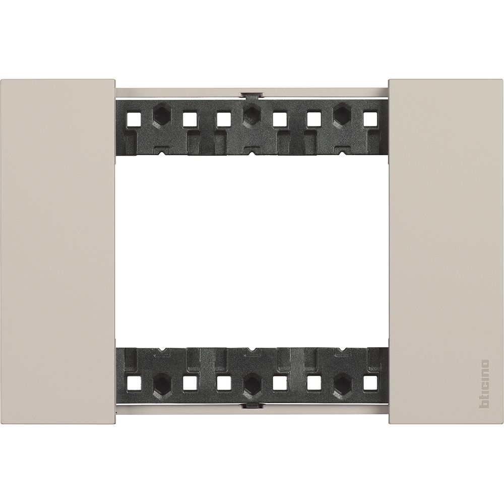 Living Now™ – Cover plate – 3 modules